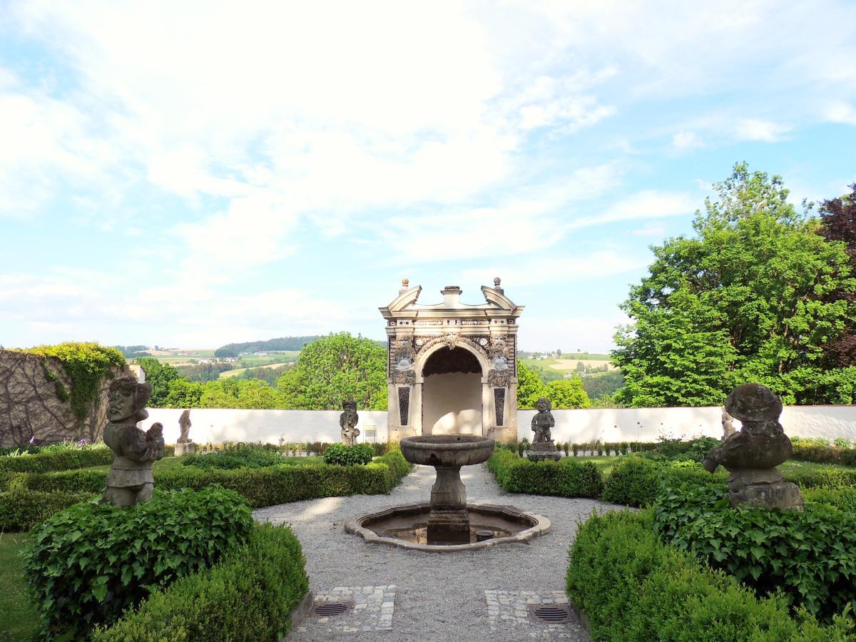 Gaestehaus Maelzerei Auf Schloss Neuburg Am Inn Exterior photo